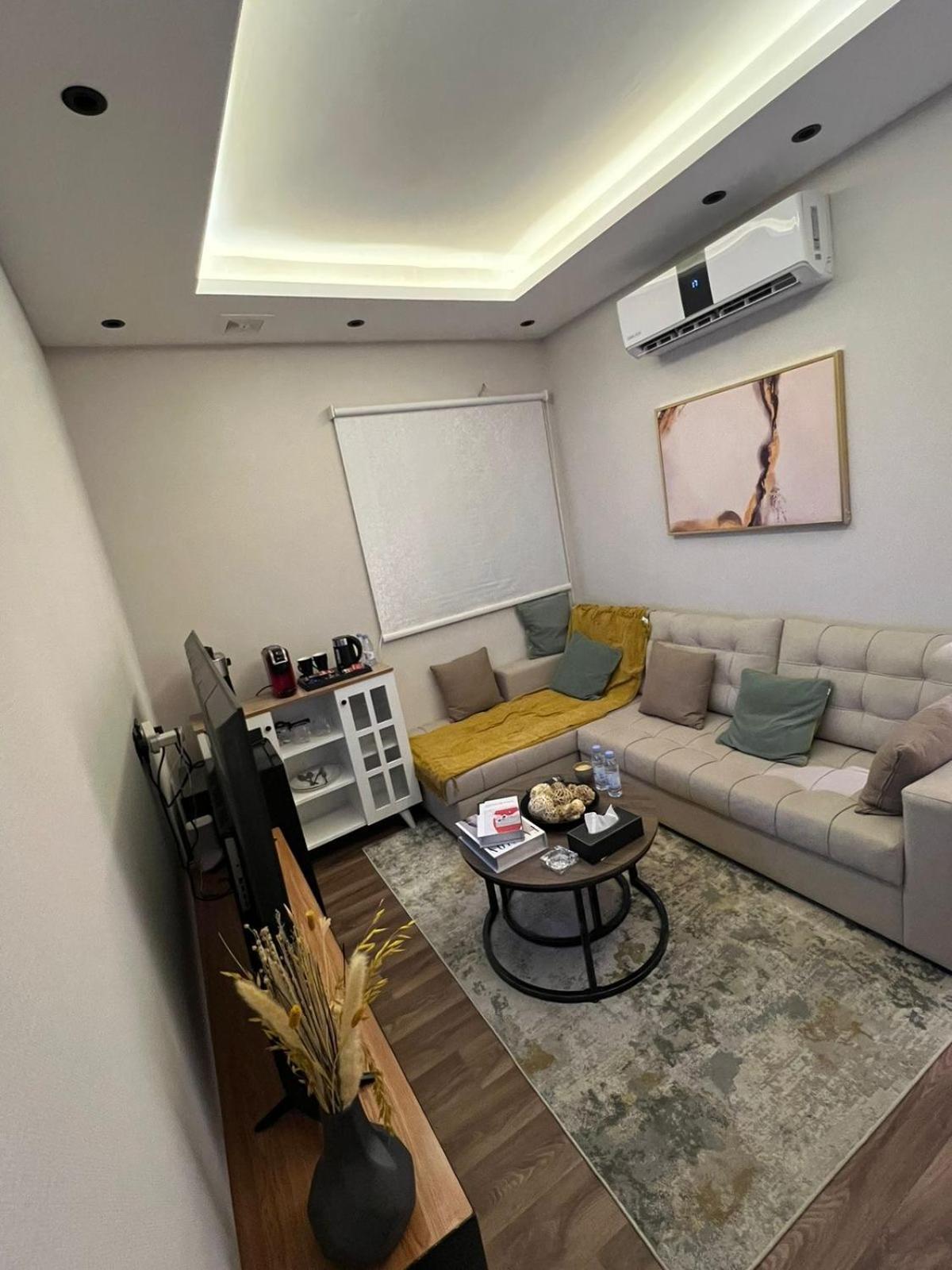 شقه هاديه وراقيه Apartment